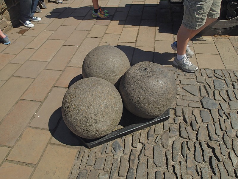 2014 Edinburgh 2014-07-09 134.JPG - Some big balls of stone